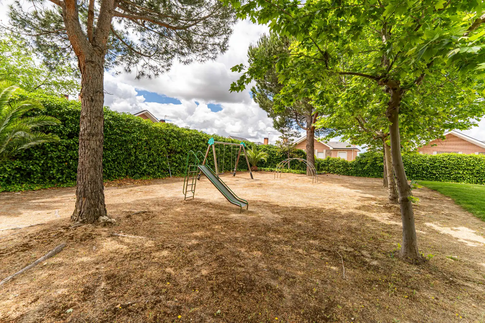 Casa adosada en venda en Arroyomolinos (Madrid) amb Calefacció, Jardí privat i Moblat