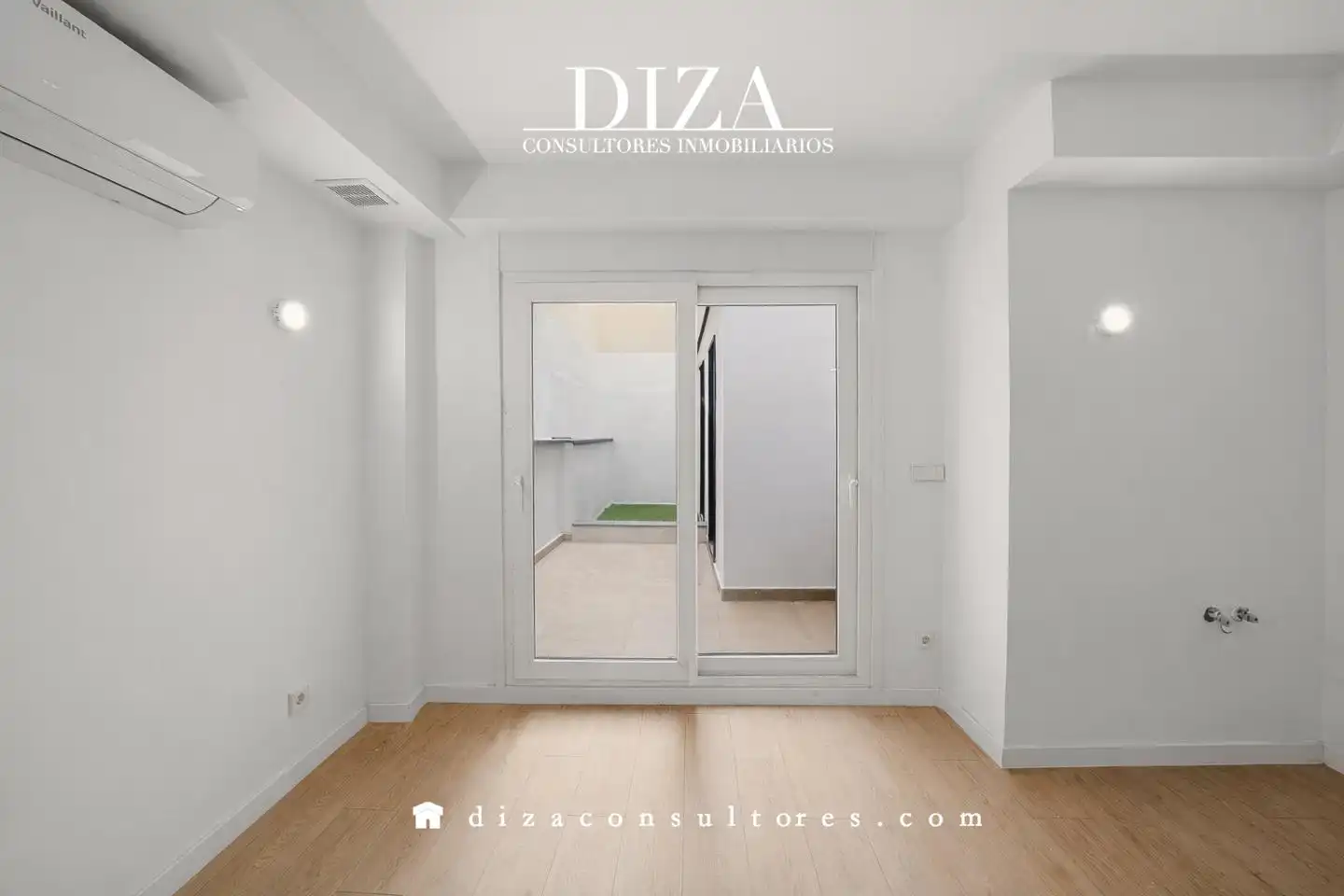 Dormitori de Planta baixa en venda en Madrid amb Aire condicionat i Terrassa