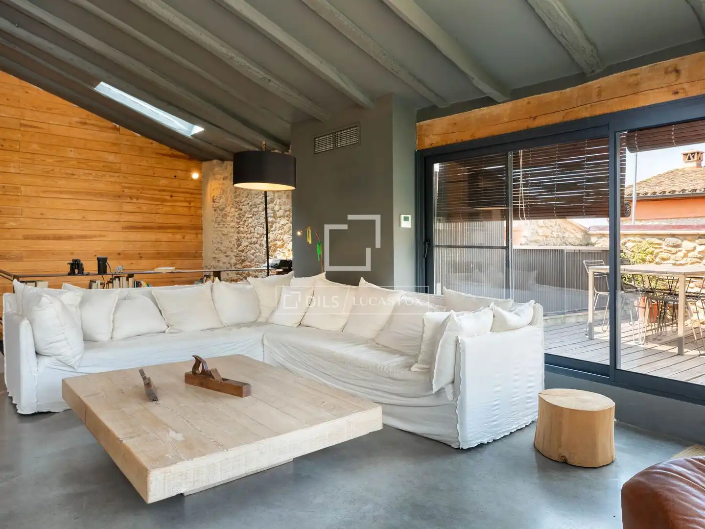 Sala de estar de Finca rústica en venta en Bàscara con Aire acondicionado y Terraza