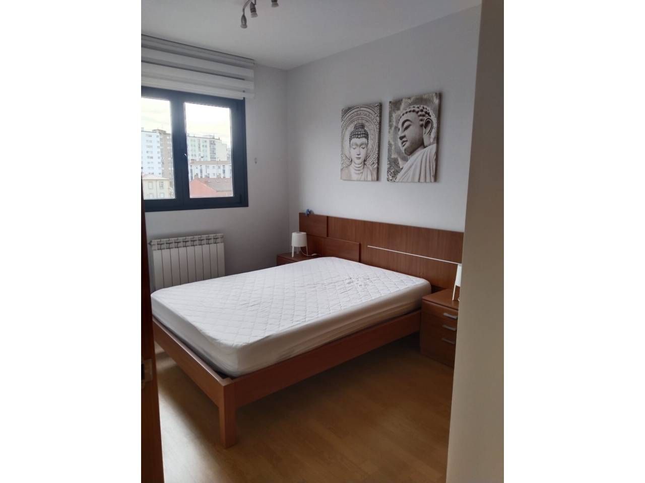 Dormitori de Apartament de lloguer en Burgos Capital amb Calefacció, Parquet i Traster