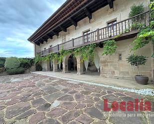 Vista exterior de Casa o xalet en venda en Torrelavega  amb Terrassa