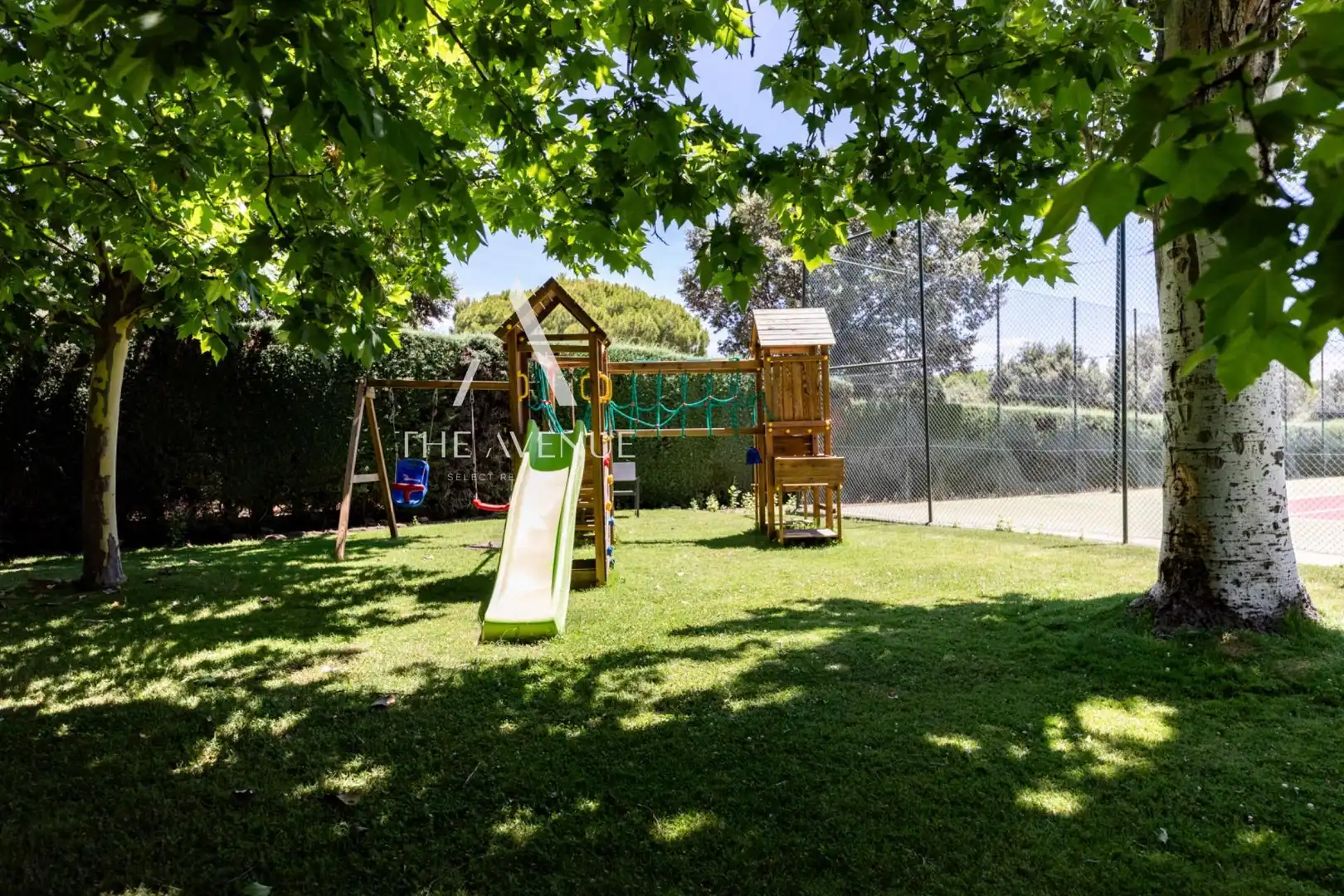 Jardí de Casa adosada en venda en Boadilla del Monte amb Aire condicionat, Calefacció i Jardí privat