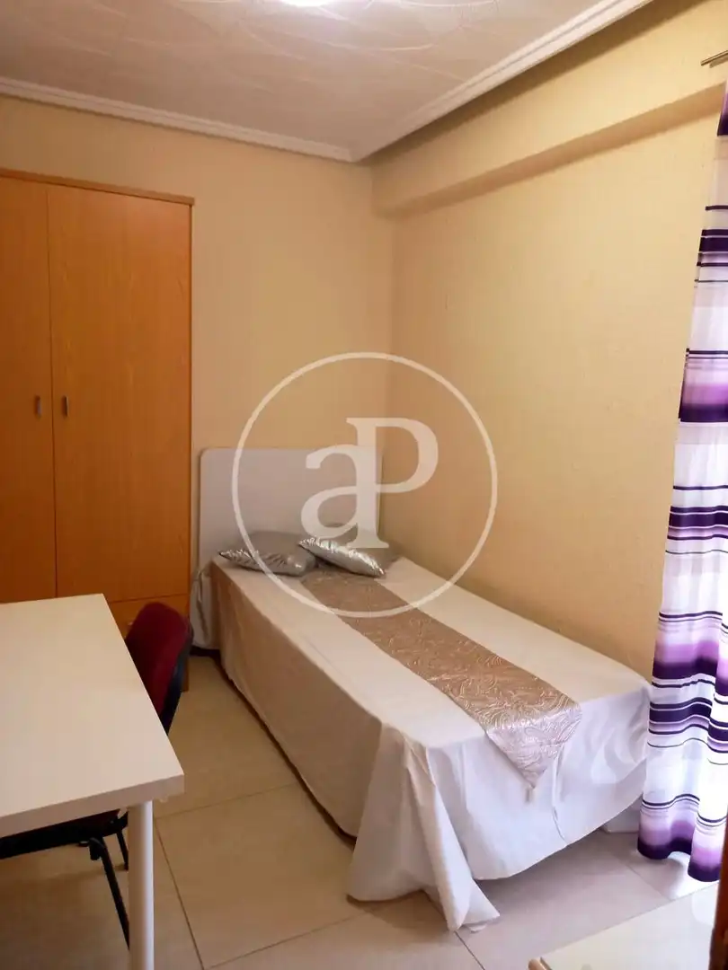 Habitación de Piso de alquiler en Valencia con Calefacción y Amueblado