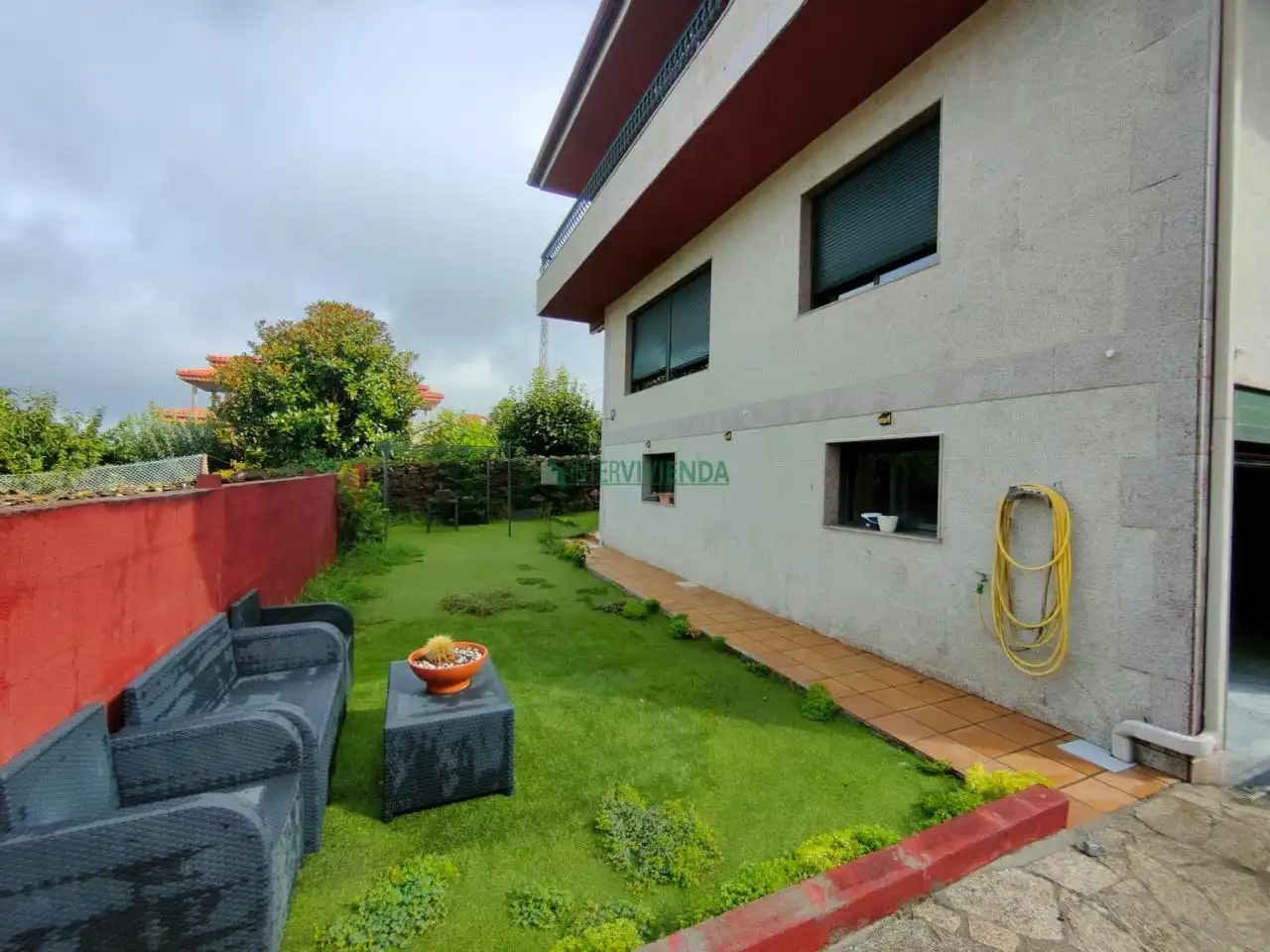 Vista exterior de Casa o xalet de lloguer en Redondela amb Calefacció, Jardí privat i Moblat