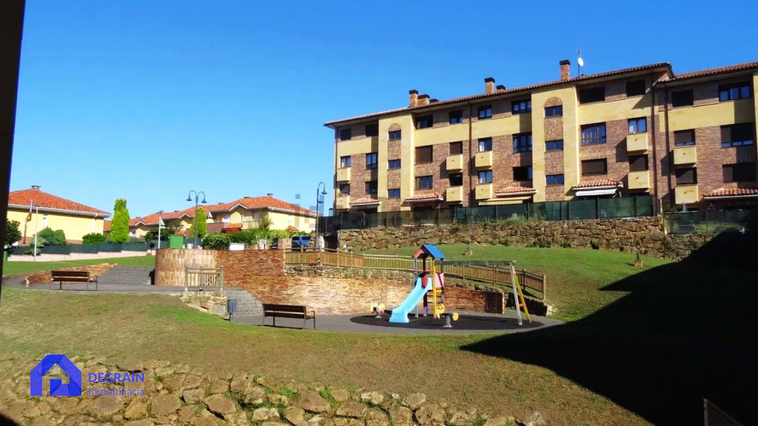 Vista exterior de Pis de lloguer en Llanera amb Calefacció, Jardí privat i Traster