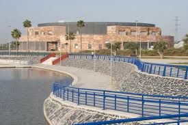 Exterior view of Flat for sale in Dos Hermanas  with Terrace, Storage room and Community pool