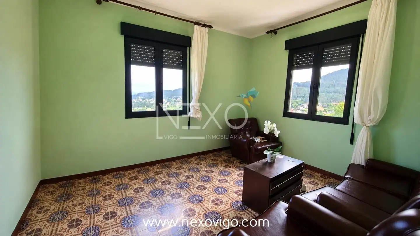 Sala d'estar de Casa o xalet en venda en Marín amb Jardí privat i Traster