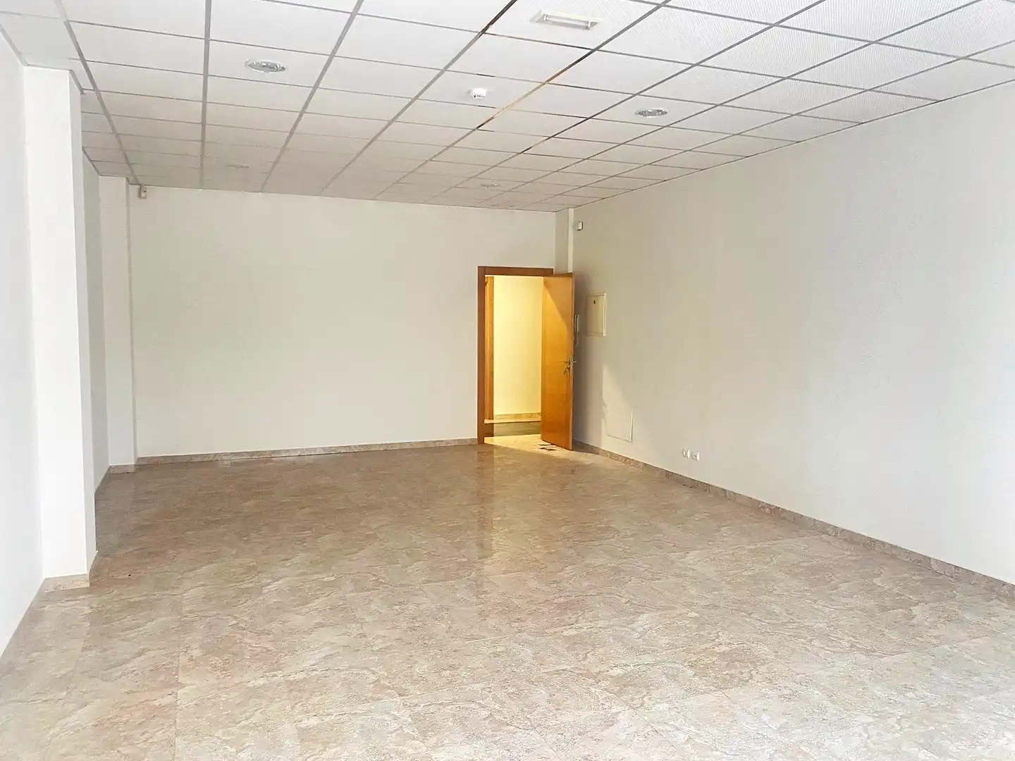 Business premises for sale in C/ Castillo De Monteagudo, imagen 5