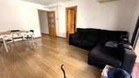 Sala d'estar de Pis en venda en Santa Coloma de Gramenet amb Aire condicionat, Calefacció i Traster