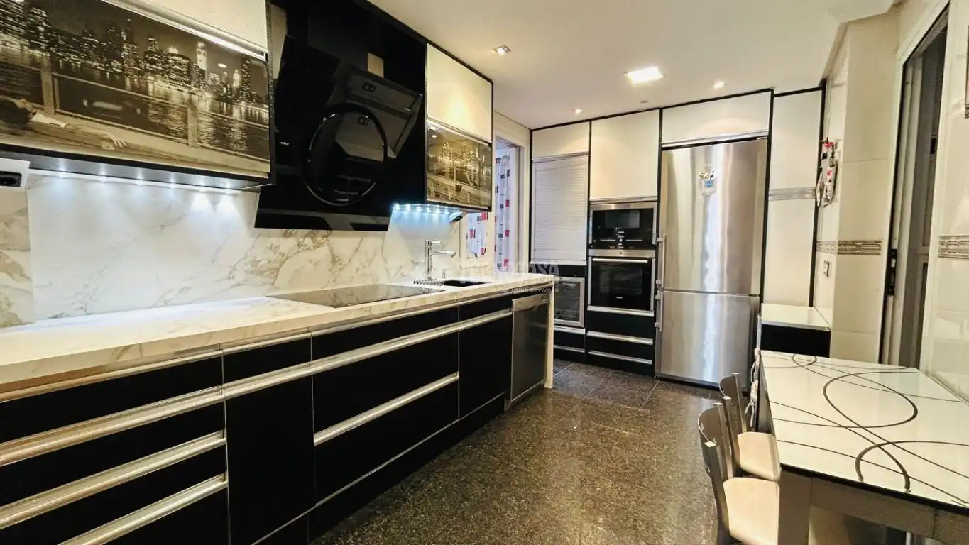 Cocina de Piso en venta en Madrid con Aire acondicionado, Calefacción y Jardín privado