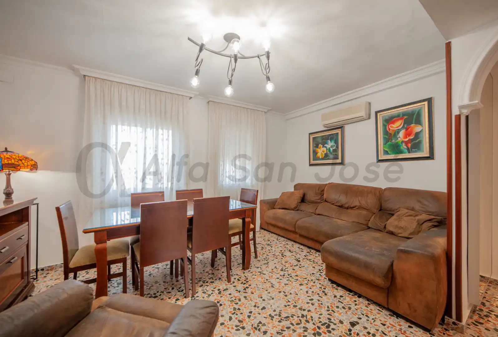 Sala d'estar de Pis en venda en La Rinconada amb Moblat
