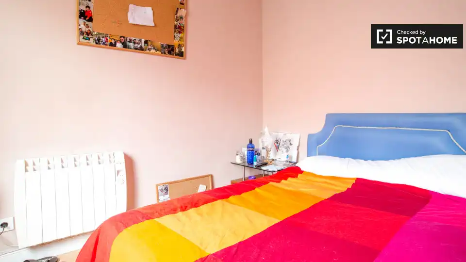 Bedroom of Flat for share in Bilbao   with Air Conditioner, Heating and Terrace