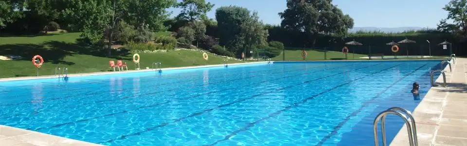 Piscina de Casa adosada en venda en Galapagar amb Calefacció, Jardí privat i Terrassa