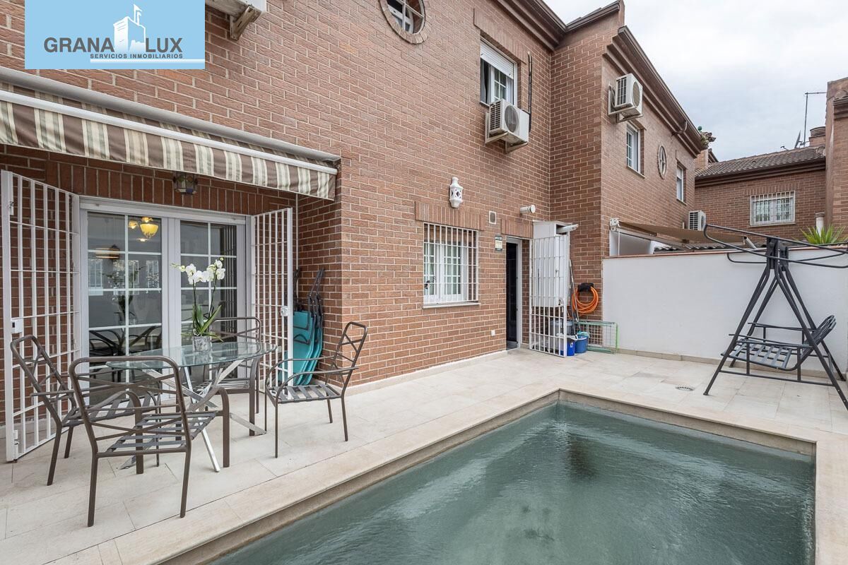 Exterior view of Single-family semi-detached for sale in  Granada Capital  with Heating, Private garden and Terrace