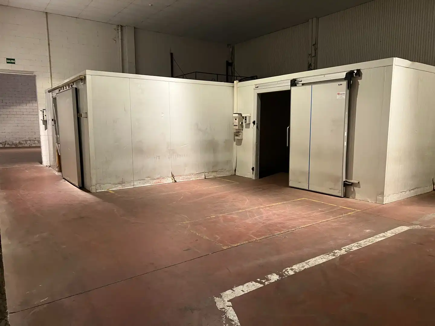 Nave industrial de alquiler en Santiago de Compostela  con Calefacción
