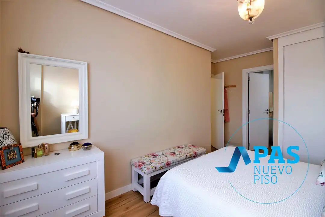 Bedroom of Flat for sale in Santander  with Heating, Private garden and Storage room