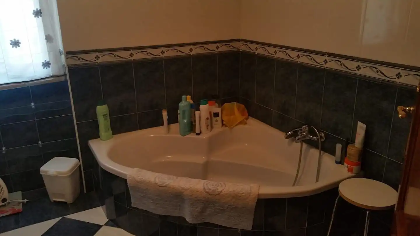 Baño de Planta baja en venta en Pinos Puente con Piscina comunitaria
