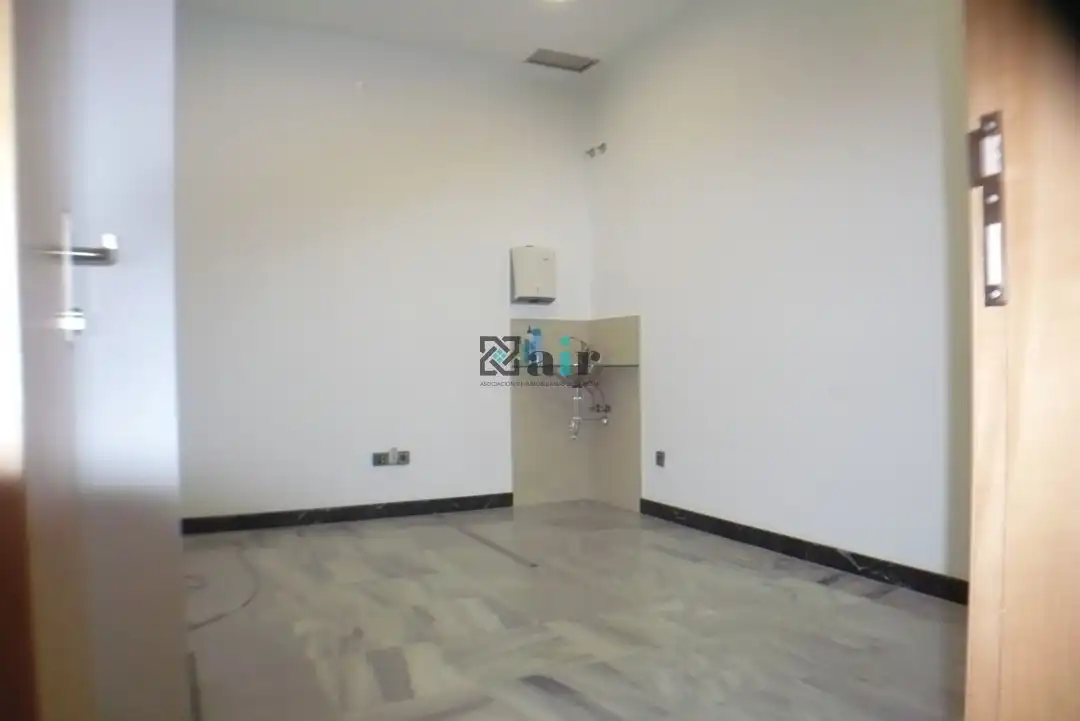Business premises to rent in Calle Lardero, imagen 2
