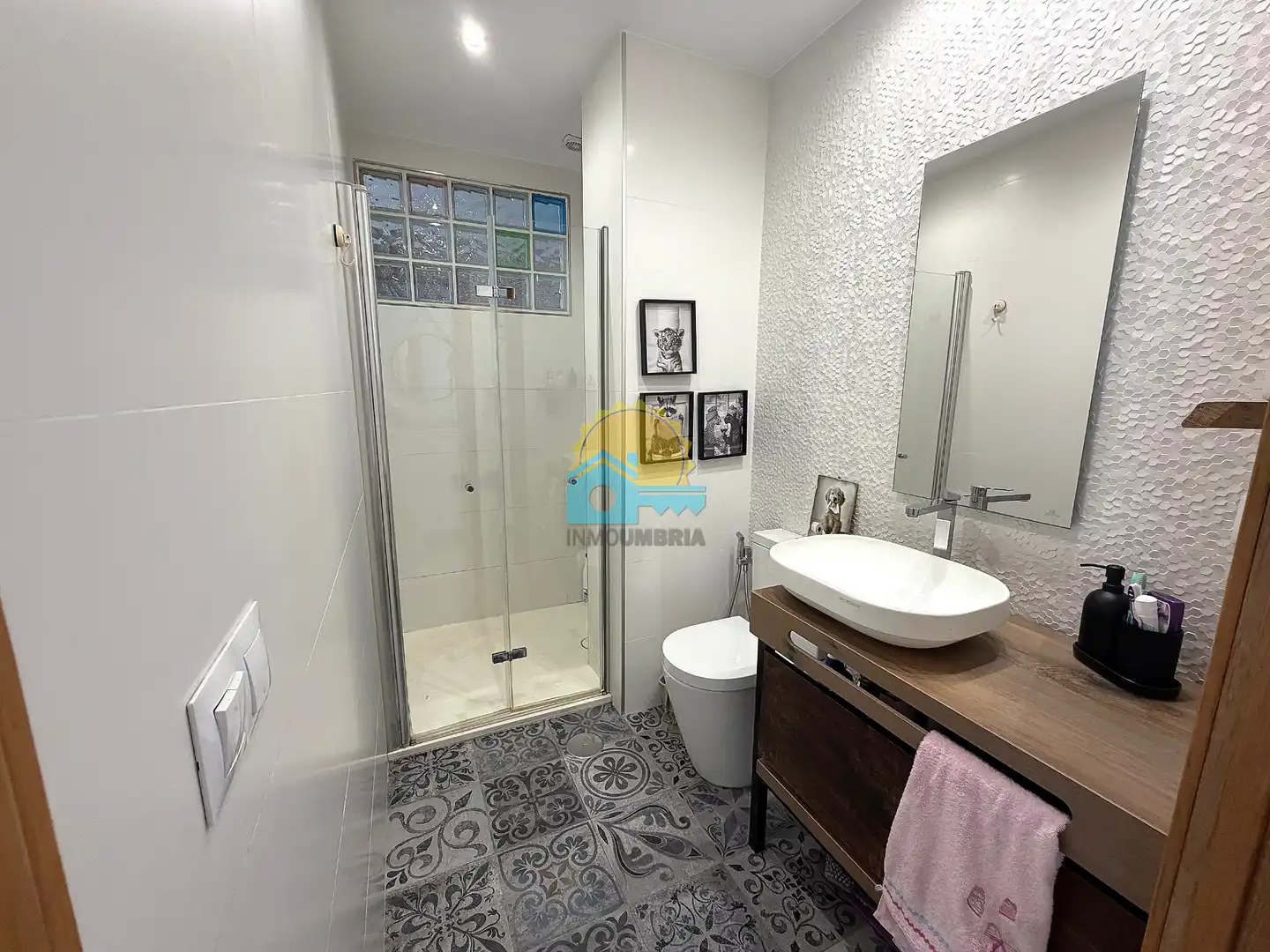 Badezimmer von Wohnung zum Verkauf in Punta Umbría mit Klimaanlage, Terrasse und Abstellraum