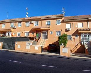 Vista exterior de Casa o xalet en venda en Algete amb Piscina comunitària