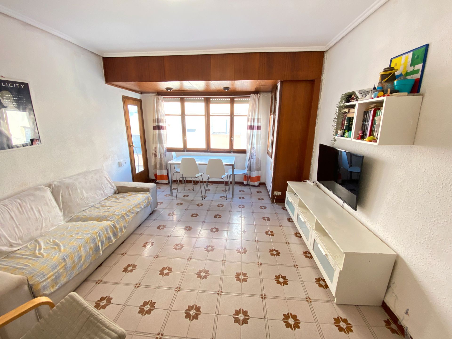 Sala d'estar de Pis en venda en Castellón de la Plana / Castelló de la Plana amb Moblat i Balcó