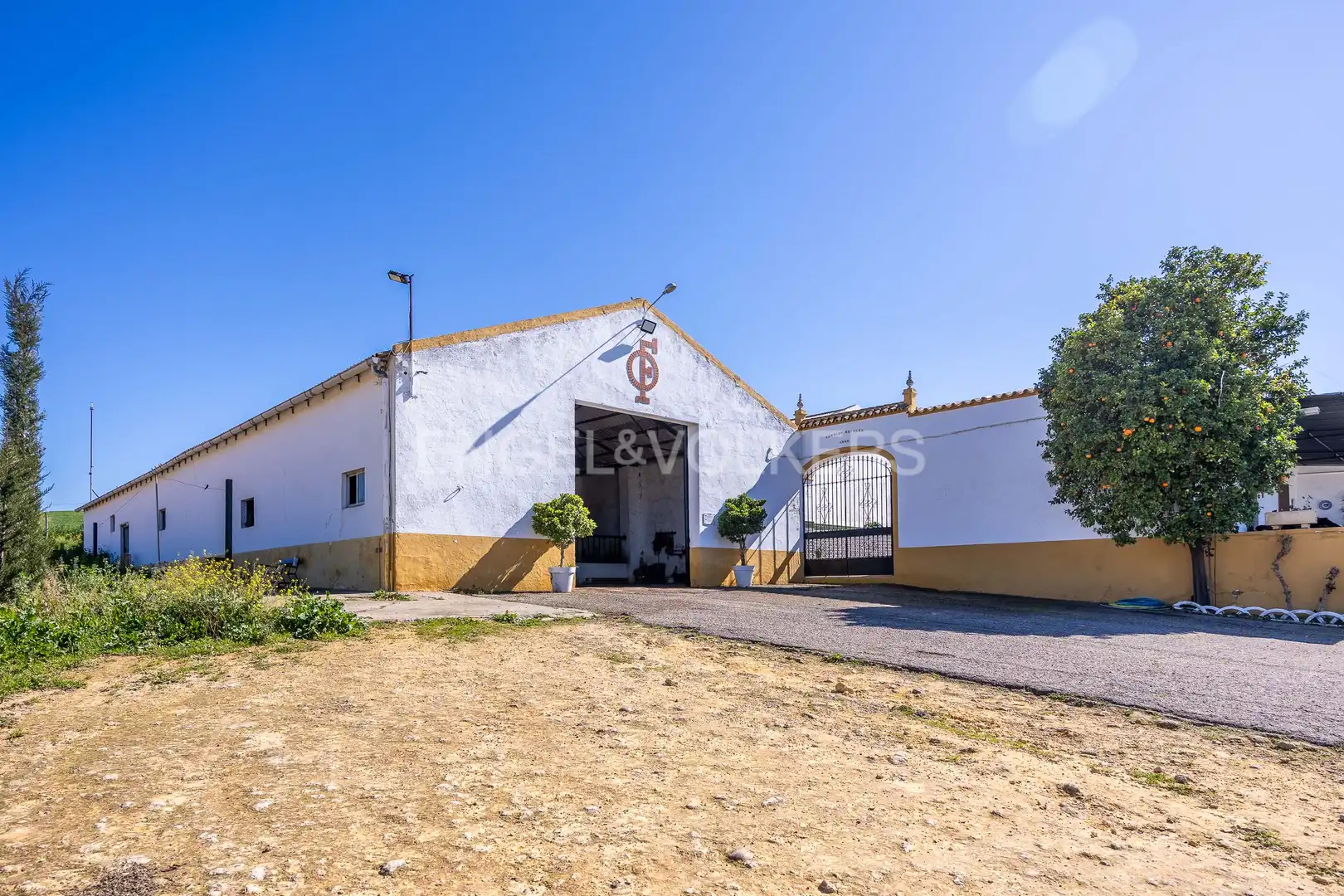 Vista exterior de Casa o chalet en venta en Alcalá de Guadaira con Calefacción y Jardín privado