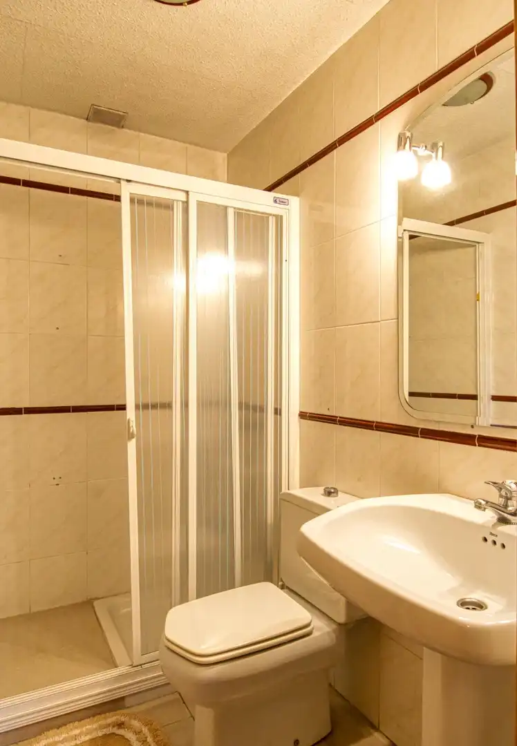 Baño de Casa o chalet en venta en Boadilla del Monte con Calefacción, Jardín privado y Terraza