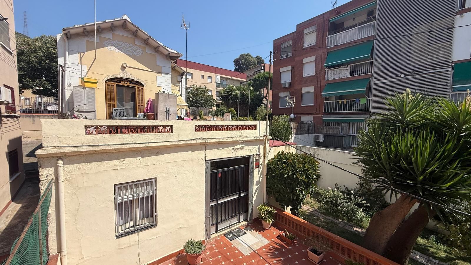 Exterior view of House or chalet for sale in Santa Coloma de Gramenet  with Private garden and Terrace