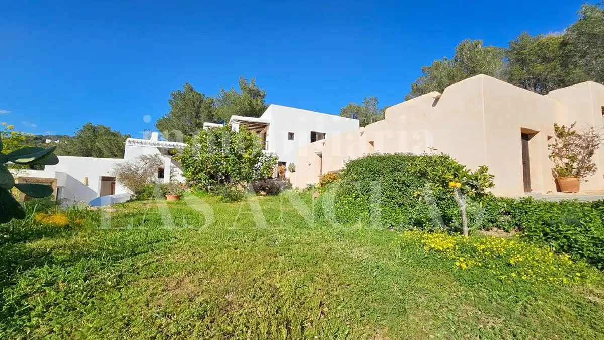 Jardí de Finca rústica en venda en Santa Eulària des Riu amb Calefacció, Terrassa i Traster
