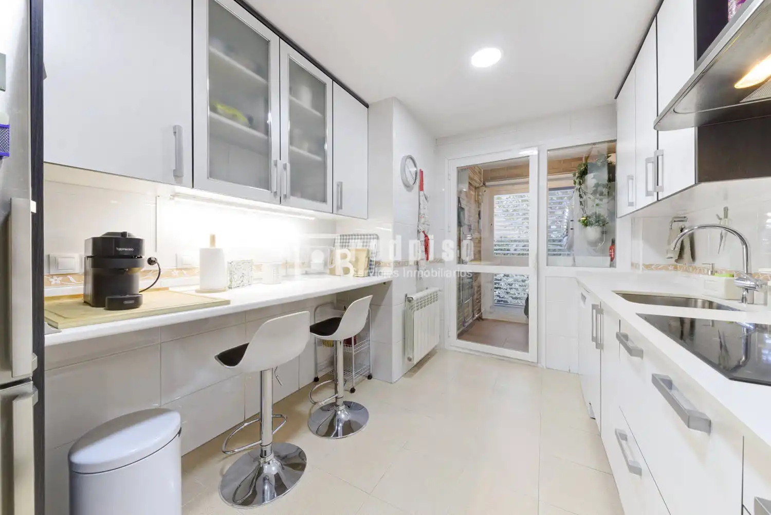 Küche von Wohnung zum Verkauf in Boadilla del Monte mit Klimaanlage, Heizung und Privatgarten