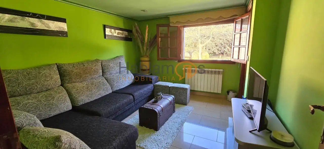 Sala d'estar de Casa o xalet en venda en Vilagarcía de Arousa amb Calefacció, Jardí privat i Terrassa
