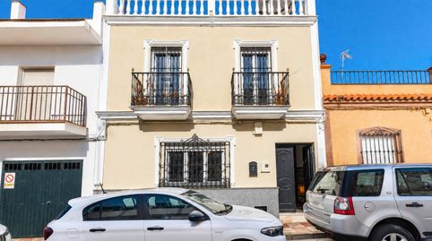 Foto 2 de Casa adosada en venta en Las Almenas, Tomares