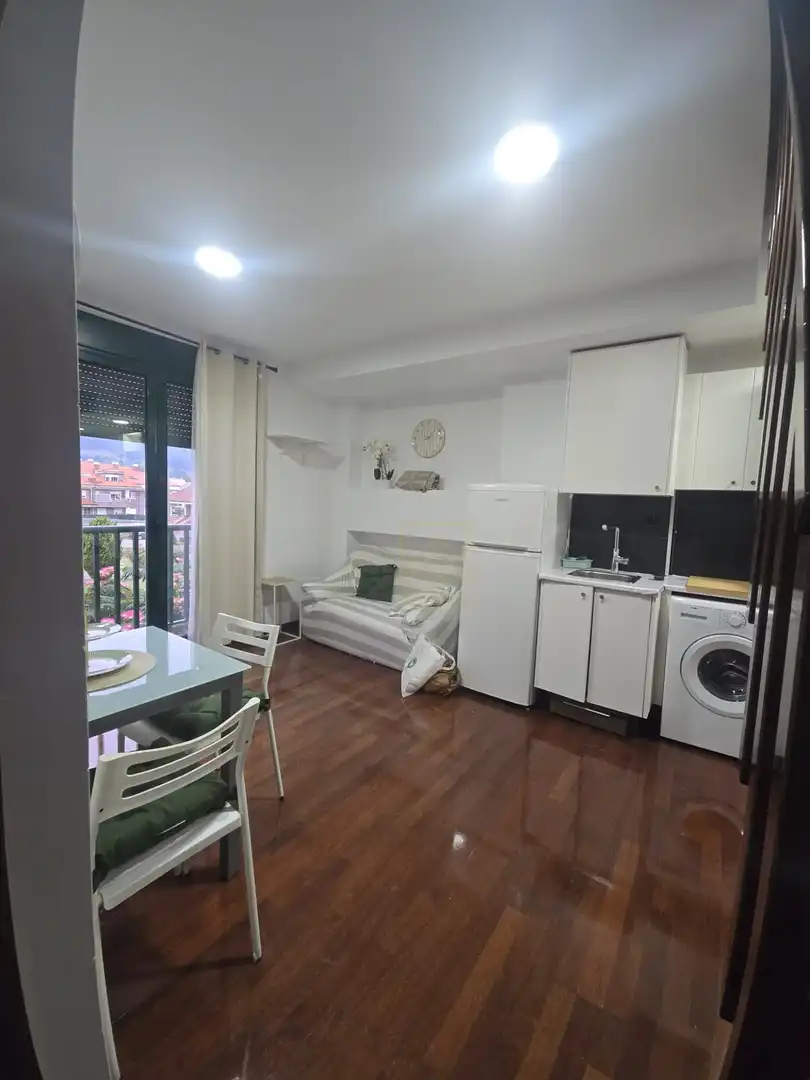 Schlafzimmer von Wohnung zur Miete in Piélagos mit Heizung, Parkett und Möbliert
