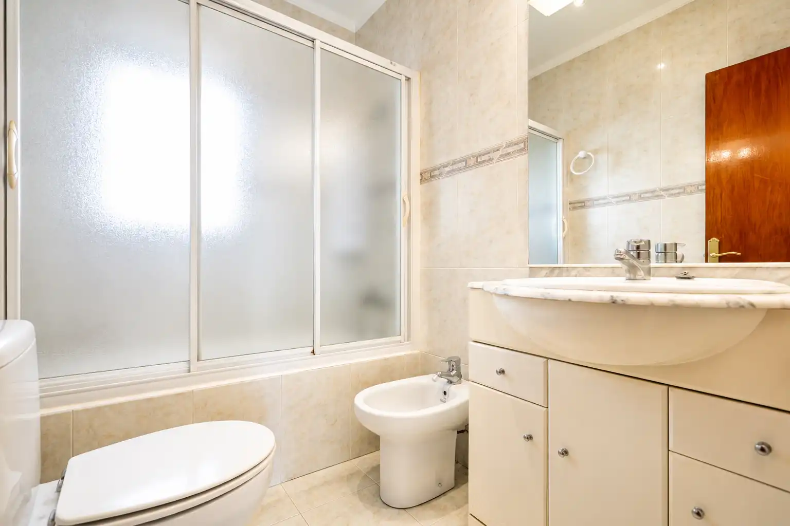 Badezimmer von Wohnung zum Verkauf in Verges mit Heizung und Terrasse