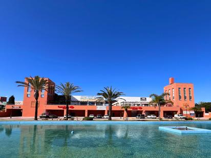 Schwimmbecken von Geschaftsraum zum verkauf in Chiclana de la Frontera