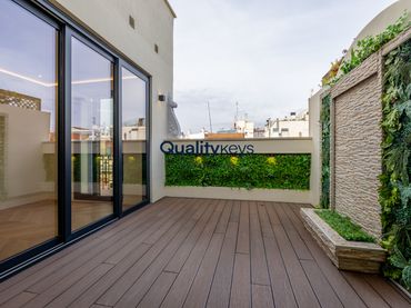 Penthouse with balcony for sale in Calle de Núñez de Balboa