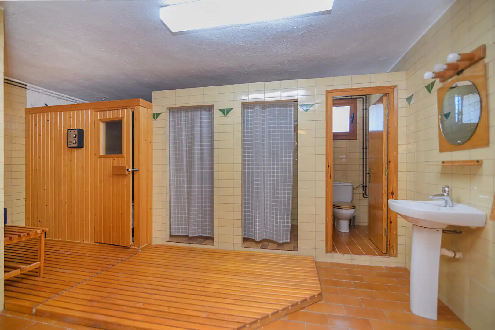 Bathroom of Houses for sale in Cabrils  with Air Conditioner, Heating and Private garden