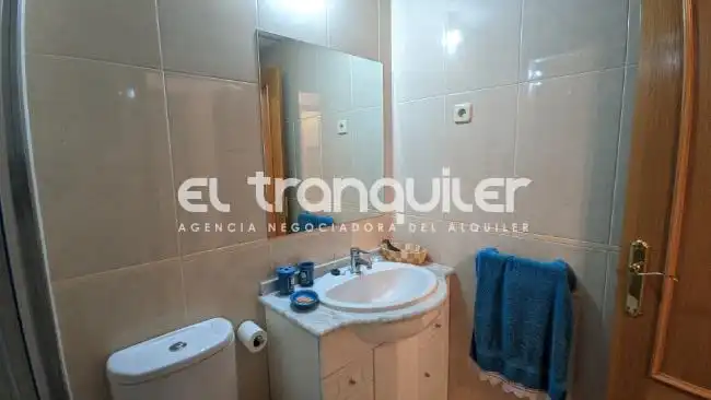 Bathroom of Flat for rent in Madrid  with Air Conditioner, Swimming Pool and Washing machine