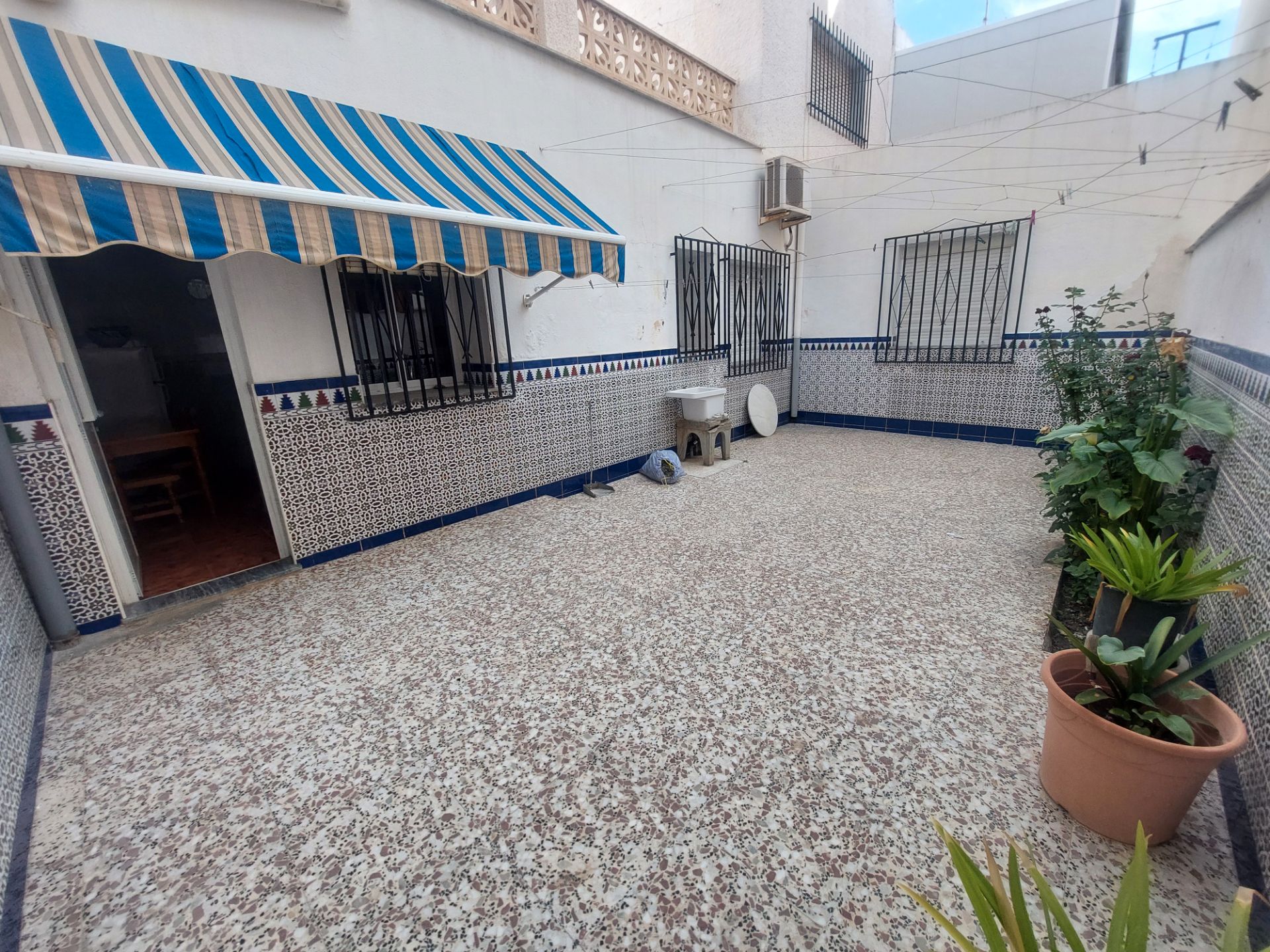 Exterior view of House or chalet for sale in Roquetas de Mar  with Air Conditioner, Heating and Terrace