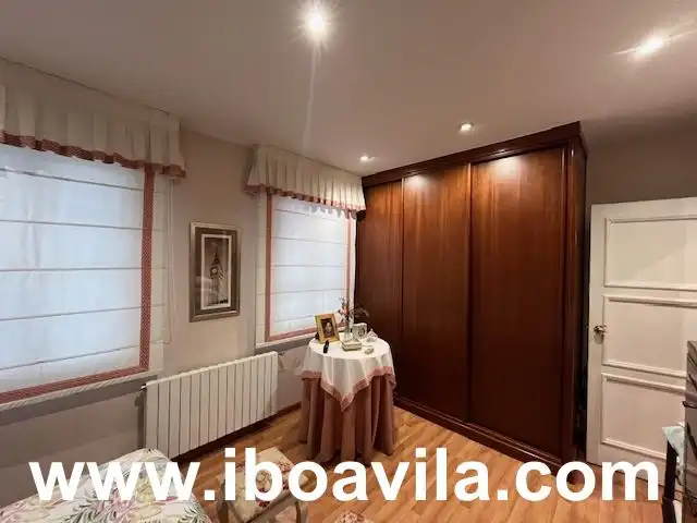 Dormitori de Casa o xalet en venda en Pontevedra Capital  amb Calefacció, Jardí privat i Terrassa