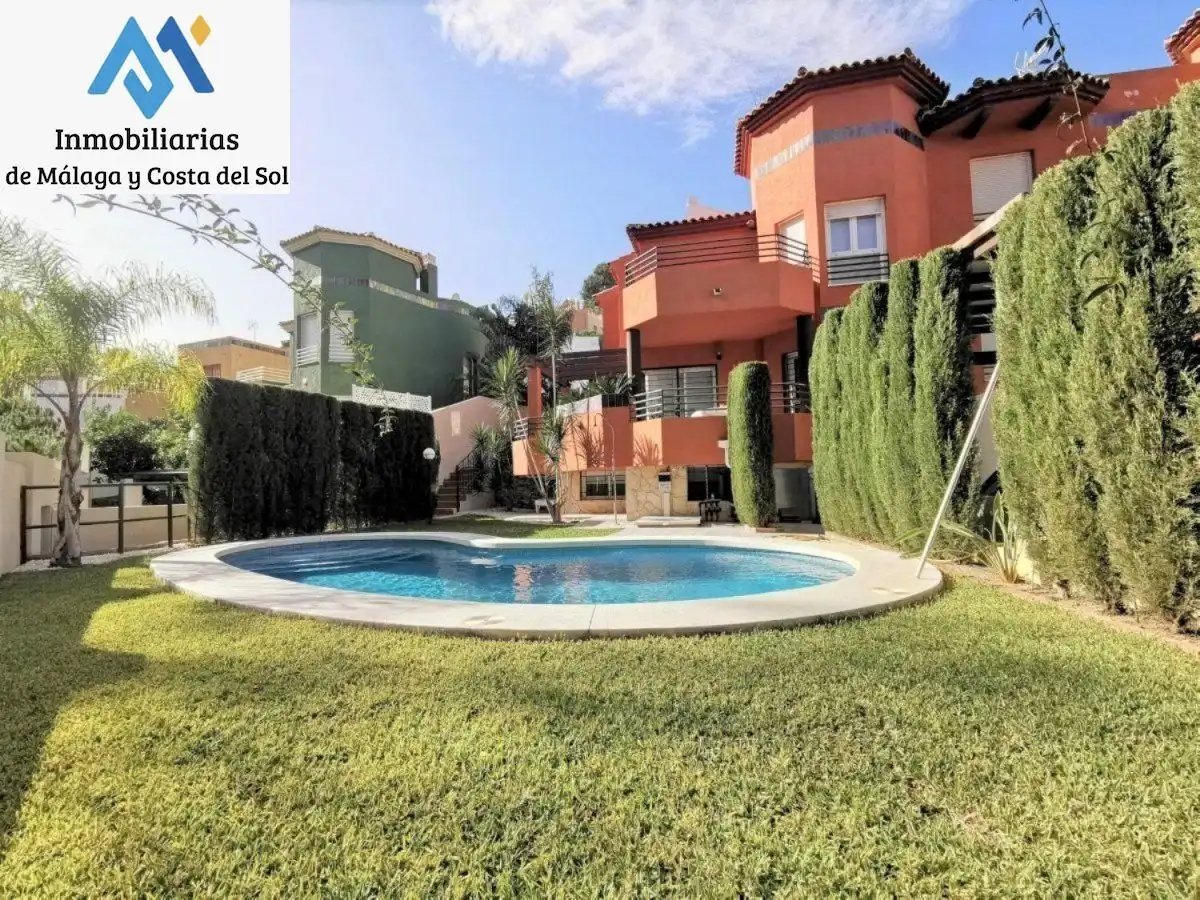 Abitazione con piscina in vendita a Calle Manuel Barbadillo, imagen 2