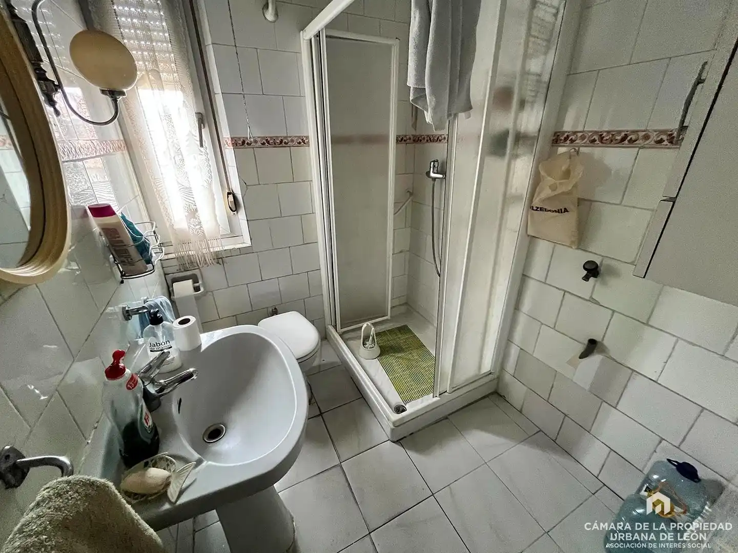 Bany de Casa o xalet en venda en San Andrés del Rabanedo amb Calefacció i Jardí privat