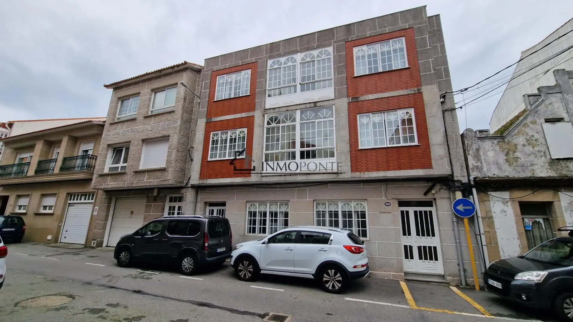 Vista exterior de Casa adosada en venda en O Grove   amb Calefacció, Jardí privat i Traster