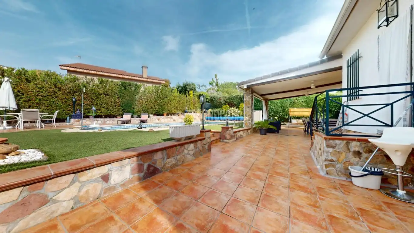 Jardí de Casa o xalet en venda en El Casar amb Piscina