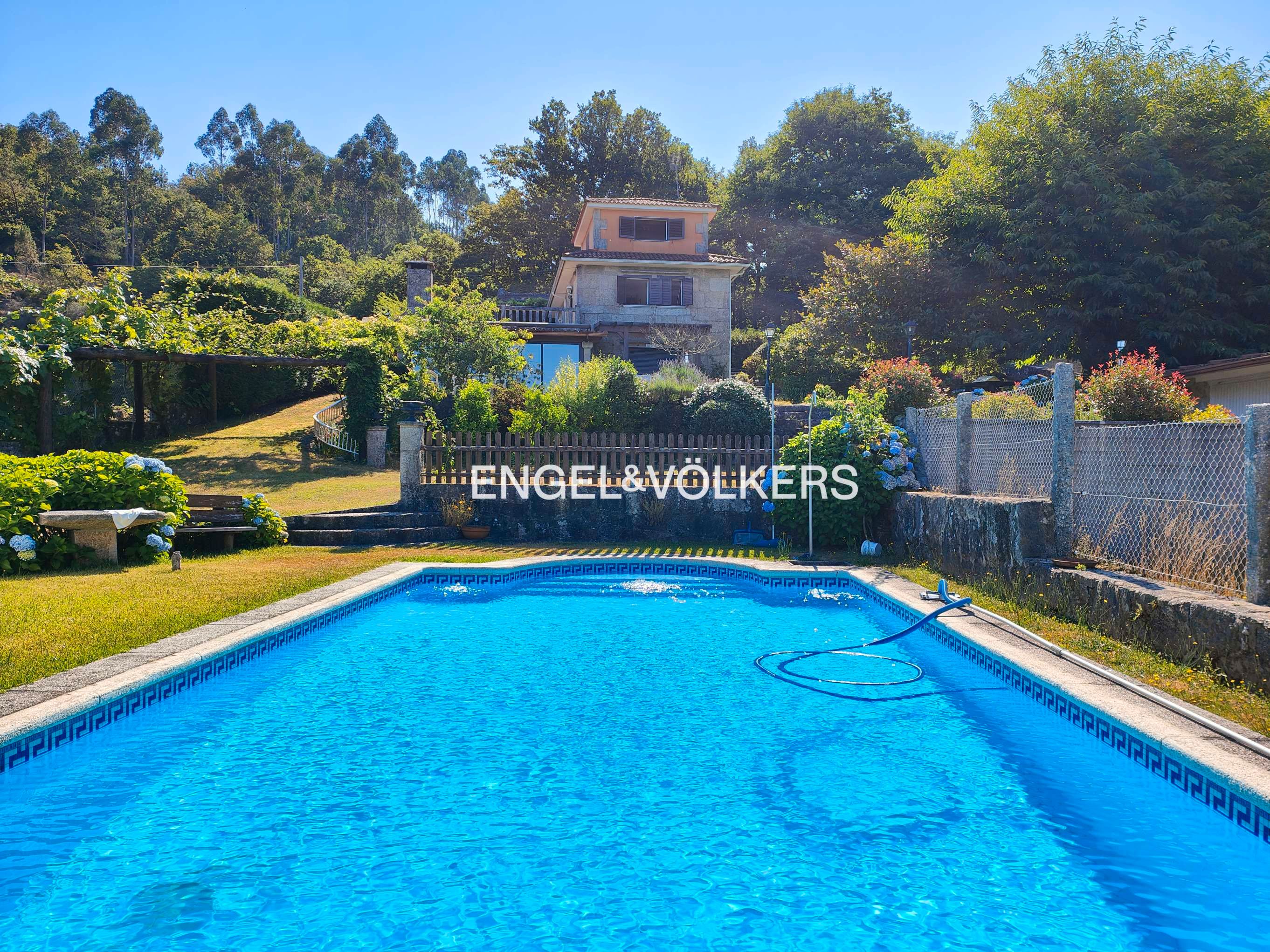 Swimming pool of House or chalet for sale in Cotobade  with Heating, Private garden and Parquet flooring