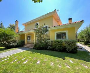 Exterior view of House or chalet for sale in San Lorenzo de El Escorial  with Air Conditioner, Heating and Private garden