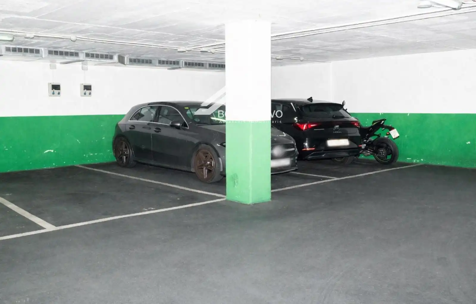 Parkplatz von Wohnung zum Verkauf in Barcelona mit Klimaanlage und Heizung