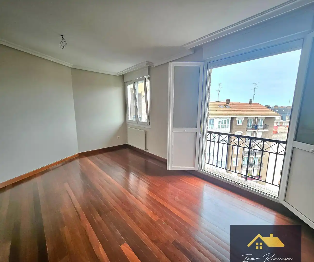 Habitación de Ático en venta en Santurtzi  con Calefacción, Trastero y Balcón