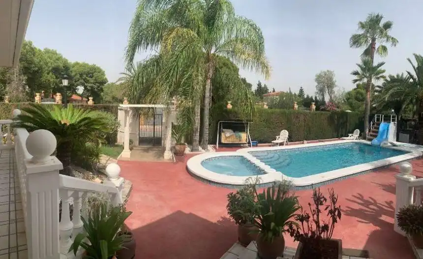 Xalet amb terrassa en venda a Sol y Luz