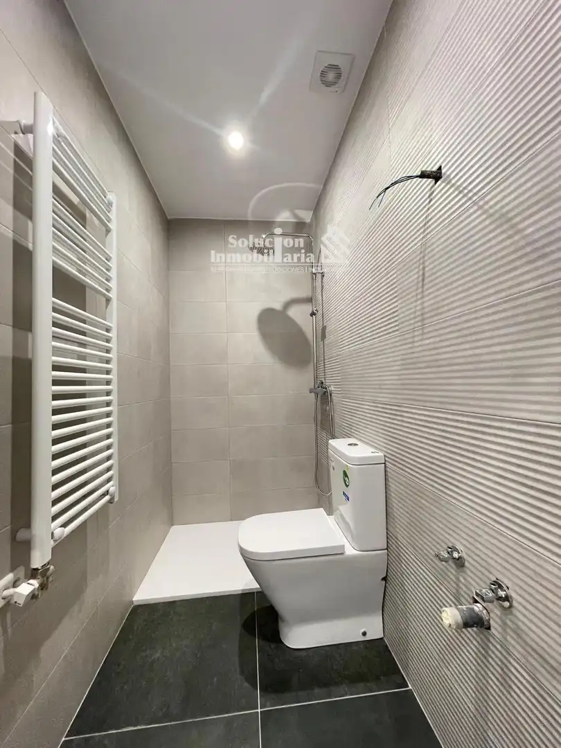 Bathroom of Flat for sale in Salamanca  with Heating